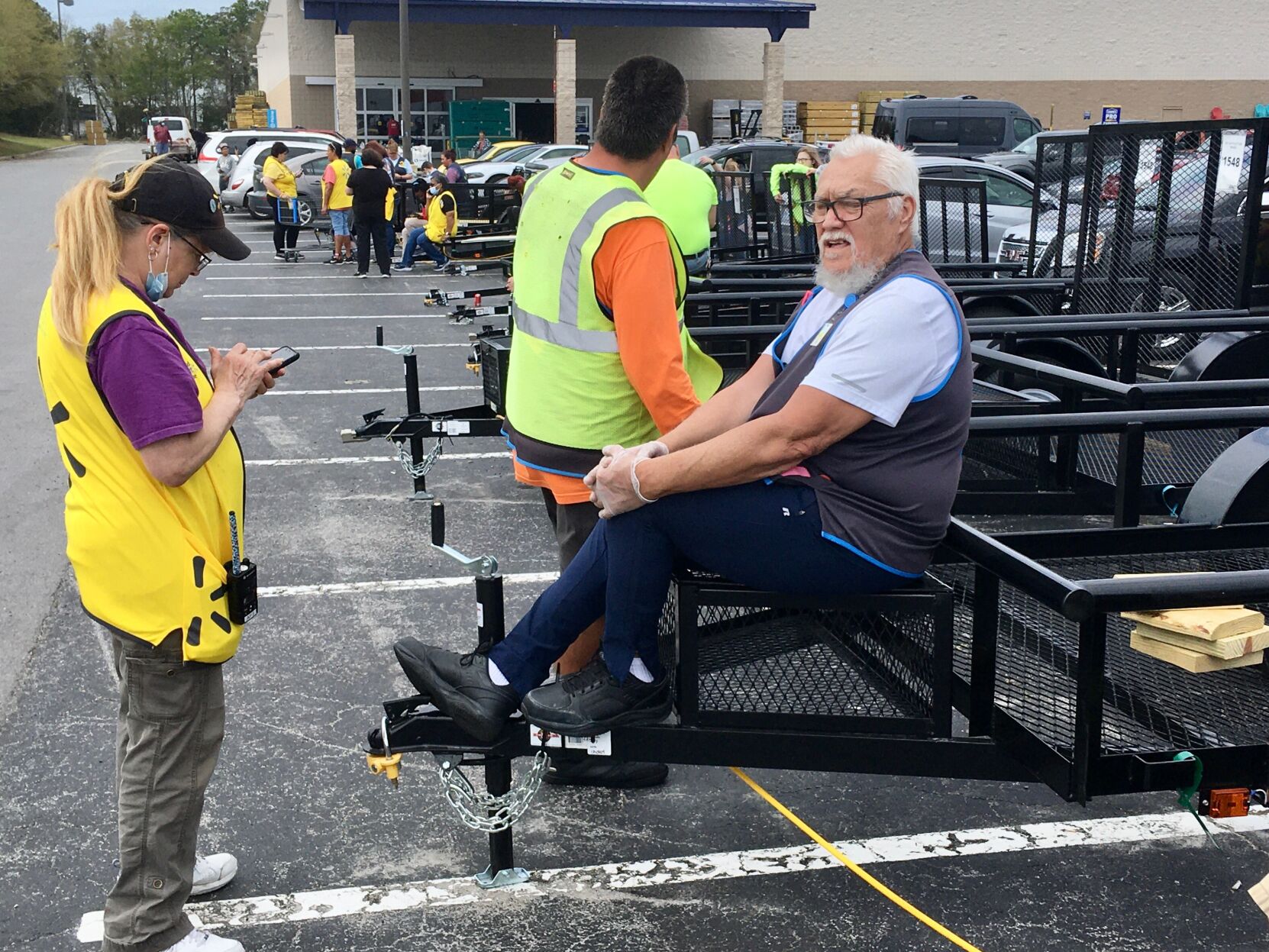 Officials evacuate Morehead City Walmart in response to bomb threat